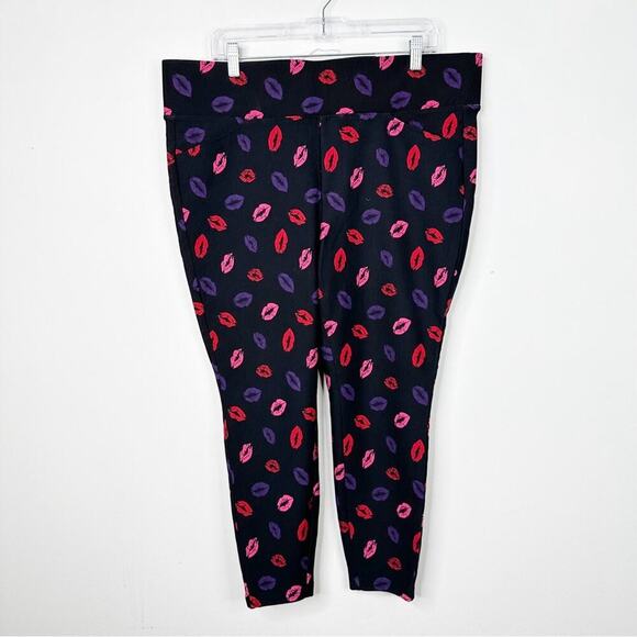 NWT TORRID Lip Print Ponte High Rise Skinny Studio Pixie Pants Sz. 2 or a 2X - Picture 4 of 6